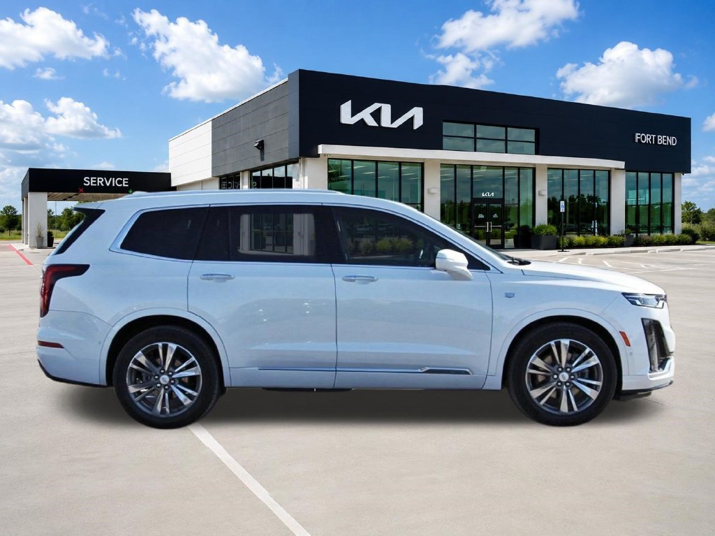 Used 2021 Cadillac XT6 Premium Luxury w/ Platinum Package FWD image 4