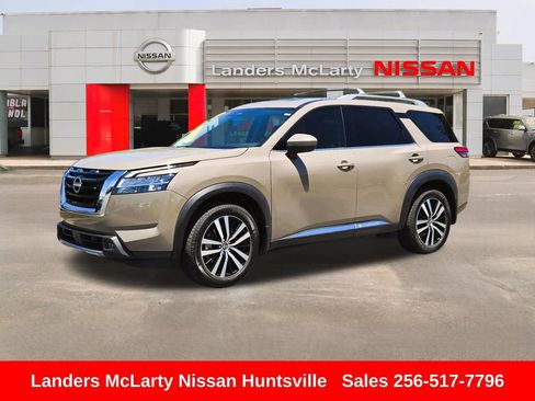 Used 2023 Nissan Pathfinder Platinum w/ Cargo Package AWD/4WD image 9