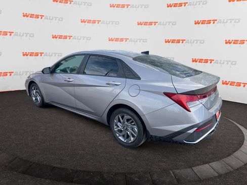 Used 2024 Hyundai Elantra Blue image 3