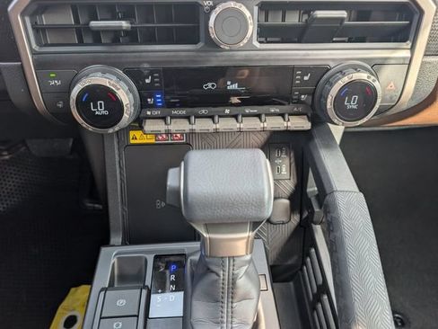 Used 2025 Toyota 4Runner Limited w/ Tow Technology Package AWD/4WD image 17