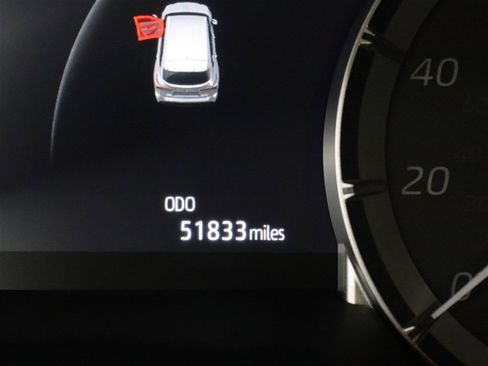 Used 2023 Toyota Highlander XLE image 24