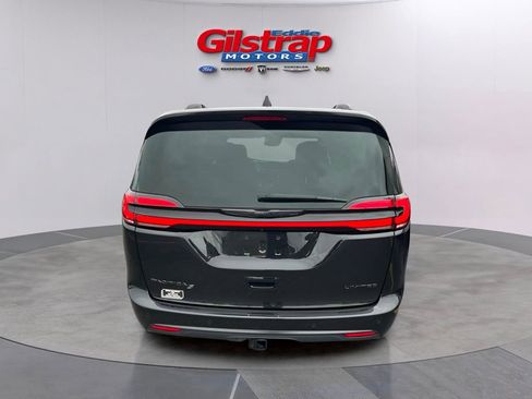 Used 2024 Chrysler Pacifica Limited w/ Uconnect Theater Family Group FWD image 4
