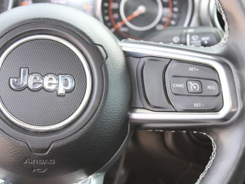 Used 2022 Jeep Wrangler Unlimited Sahara w/ Cold Weather Group AWD/4WD image 18