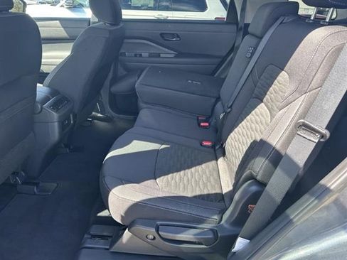 Used 2025 Nissan Pathfinder SV image 24