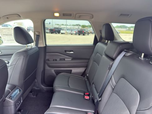 New 2026 Nissan Pathfinder SL AWD/4WD image 31