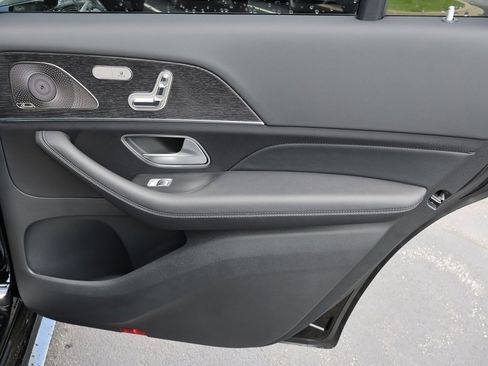 Certified 2025 Mercedes-Benz GLS 450 4MATIC image 17