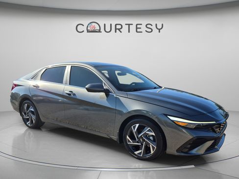 Certified 2024 Hyundai Elantra SEL w/ Convenience Package FWD image 7