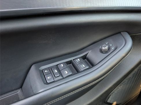 Used 2023 Jeep Grand Cherokee Laredo X image 18