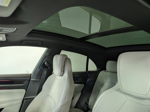 Certified 2025 Porsche Macan Electric image 17