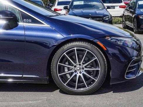 New 2022 Mercedes-Benz EQS 580 4MATIC Sedan image 9