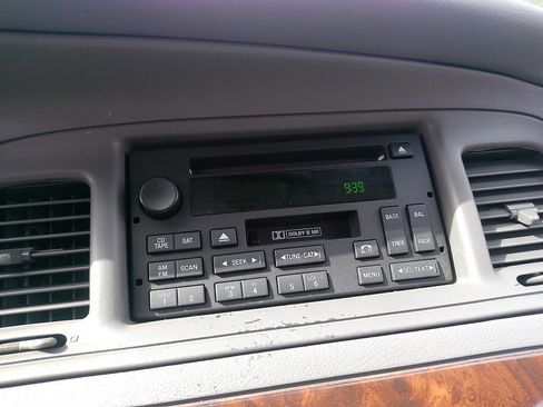 Used 2005 Mercury Grand Marquis LS image 40