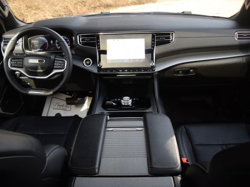 Used 2023 Jeep Wagoneer Series II image 8