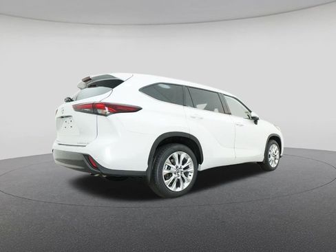 New 2026 Toyota Highlander Limited image 25