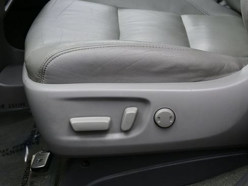 Used 2018 Toyota Sienna XLE Premium w/ Carpet Mat Package FWD image 14