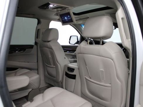 Used 2017 Cadillac Escalade Luxury image 31