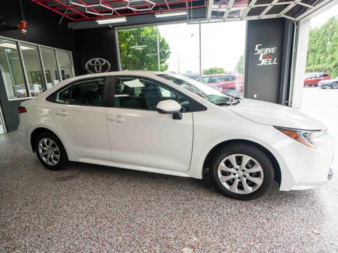 Used 2024 Toyota Corolla LE FWD image 5