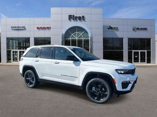 New 2025 Jeep Grand Cherokee Limited w/ Black Appearance Package video 1