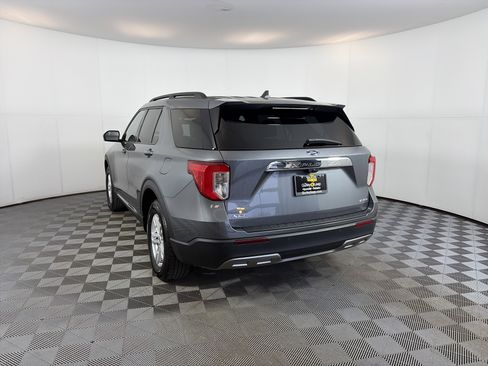 Used 2022 Ford Explorer XLT w/ Equipment Group 202A image 9