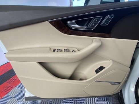 Used 2019 Audi Q7 3.0T Prestige w/ Prestige Package AWD/4WD image 23