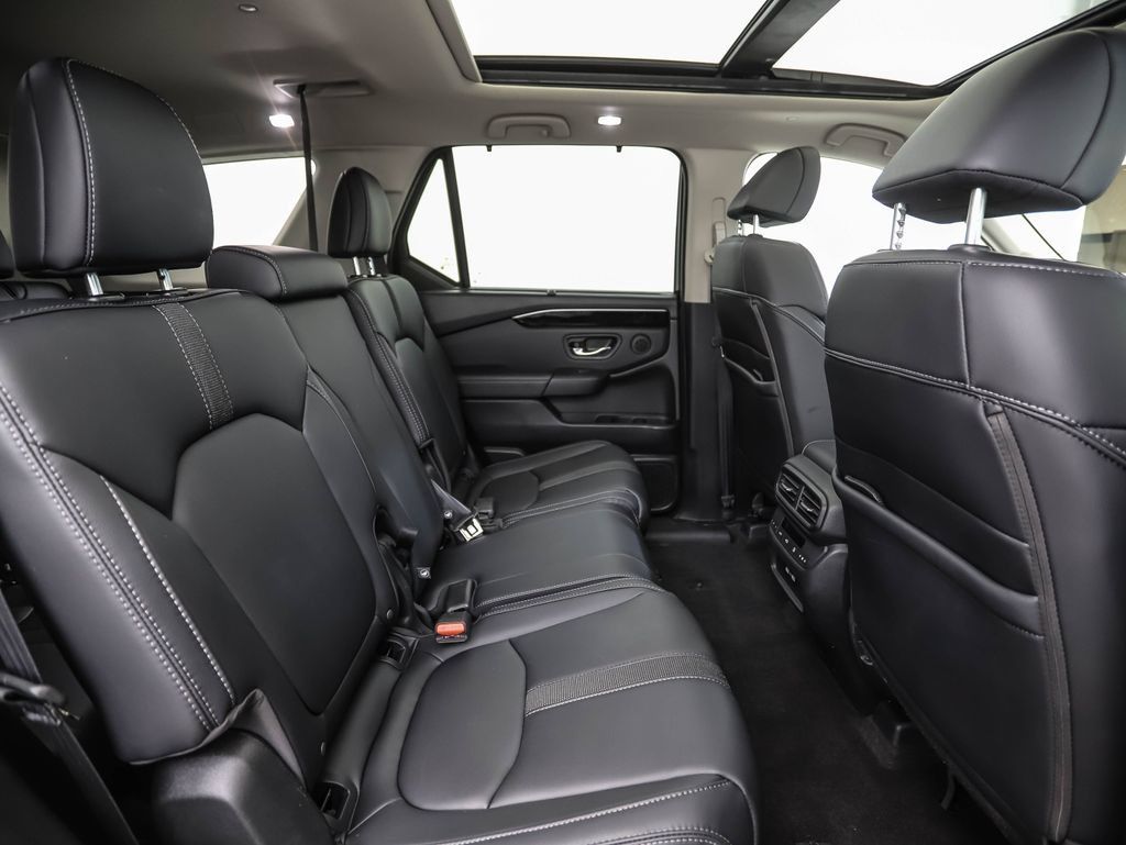 Used 2023 Honda Pilot Touring image 28