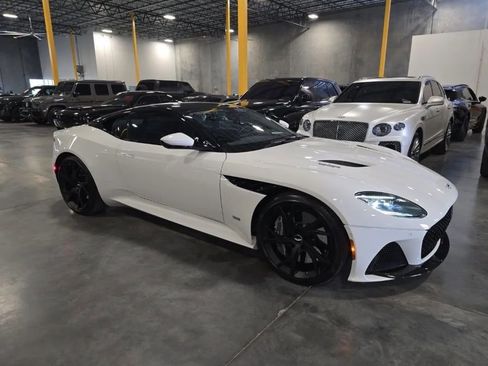Used 2019 Aston Martin DBS Superleggera image 2