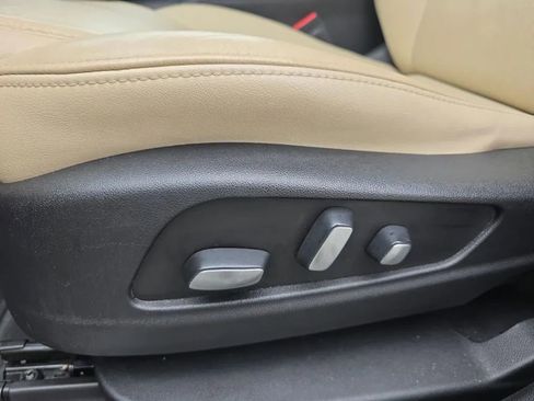 Used 2019 Cadillac XT5 Luxury FWD image 16