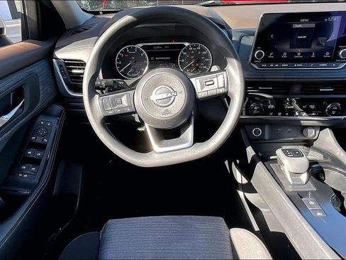 Used 2023 Nissan Rogue SV image 8