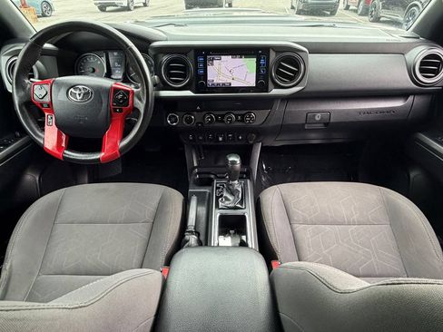 Used 2019 Toyota Tacoma TRD Sport w/ Technology Package AWD/4WD image 16