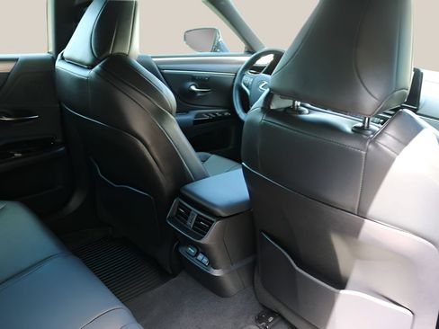 Used 2024 Lexus ES 350 F Sport w/ Accessory Package (Z2) FWD image 18