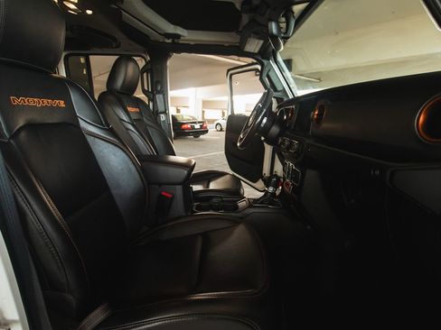 Used 2023 Jeep Gladiator Mojave w/ Cold Weather Group image 32