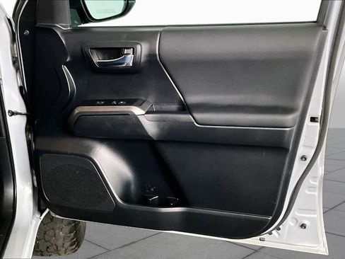 Used 2019 Toyota Tacoma TRD Off-Road AWD/4WD image 21