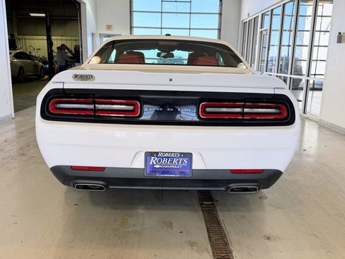 Used 2019 Dodge Challenger SXT image 4