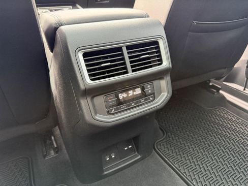 Used 2024 Volkswagen Atlas SEL Premium R-Line image 9