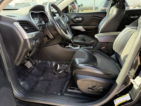 Used 2018 Jeep Cherokee Latitude Plus image 8