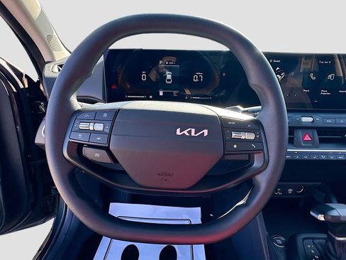 New 2025 Kia K4 LXS image 11