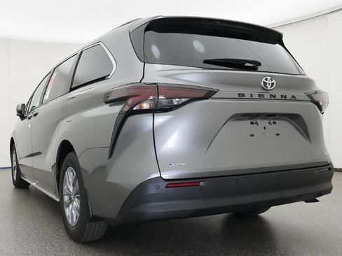 New 2026 Toyota Sienna XLE image 22