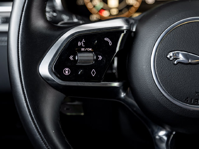 Certified 2025 Jaguar F-PACE R-Dynamic S AWD/4WD image 21