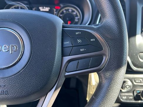 Used 2019 Jeep Cherokee Latitude w/ Popular Appearance Group image 17