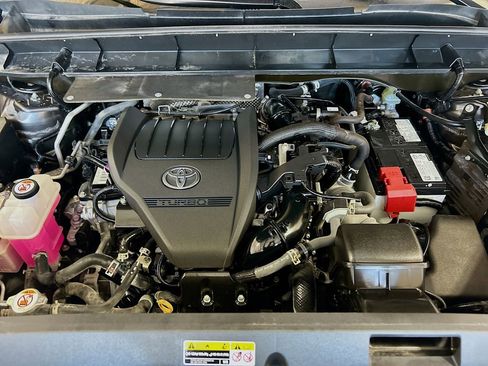 Used 2023 Toyota Highlander XLE FWD image 29