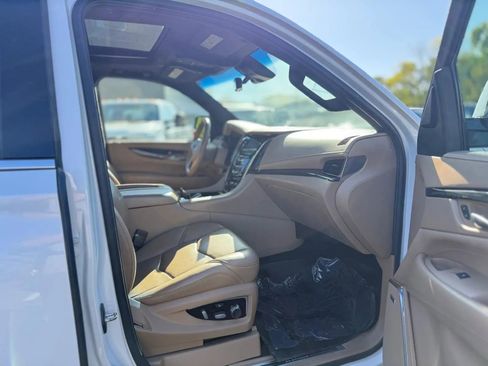 Used 2018 Cadillac Escalade ESV Platinum AWD/4WD image 32