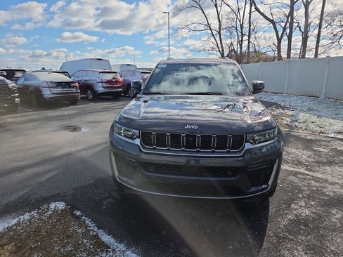 New 2026 Jeep Grand Cherokee Limited w/ Luxury Tech Group II AWD/4WD image 8