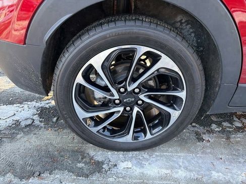 Used 2022 Chevrolet Bolt EUV Premier w/ Sun & Sound Package image 7