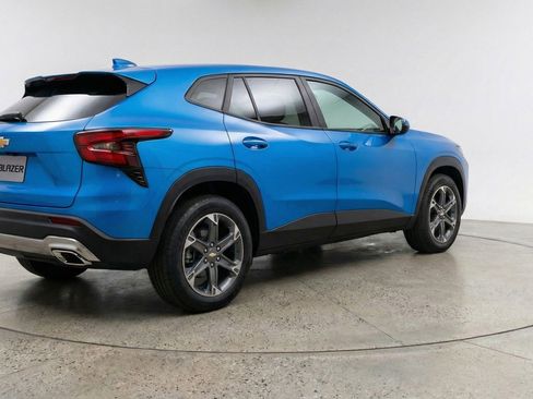 Used 2025 Chevrolet Blazer LT image 9