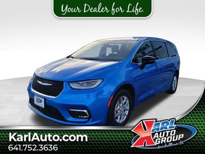New 2026 Chrysler Pacifica Select