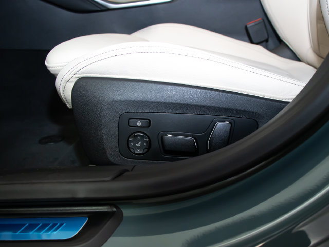 Used 2026 BMW i4 eDrive40 w/ M Sport Package RWD image 13