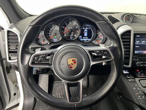 Used 2017 Porsche Cayenne Platinum Edition image 26