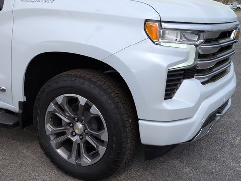 New 2026 Chevrolet Silverado 1500 High Country w/ Technology Package AWD/4WD image 11