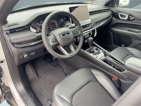 New 2026 Jeep Compass Latitude image 4