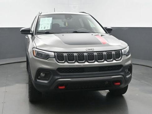 Used 2023 Jeep Compass Trailhawk w/ Trailhawk Convenience Group image 8