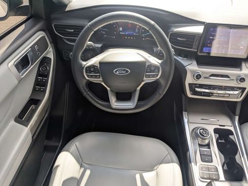 Used 2021 Ford Explorer XLT w/ Equipment Group 202A RWD image 17